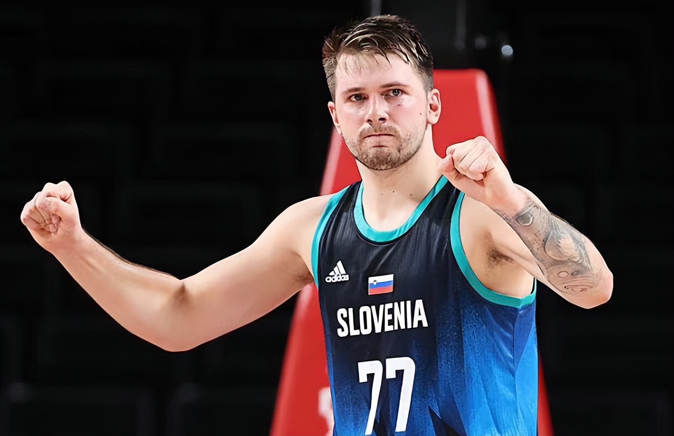 官方：巴萨18岁后卫埃斯帕特右膝韧带受伤，预计伤缺8-10周（巴萨官宣：18岁后卫埃斯帕特右膝韧带受伤，将缺阵8-10周）