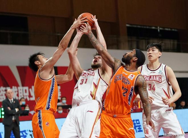 博主：原青岛海牛门将韩镕泽、原成都蓉城中场严鼎皓加盟辽宁铁人（据博主称：前海牛门将韩镕泽、前蓉城中场严鼎皓已加盟辽宁铁人）