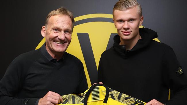 2025巴甲33轮：罗尼双响，公鸡客场逆转击溃狮子（2025巴甲第33轮：罗尼梅开二度，公鸡客场逆转大胜狮子）