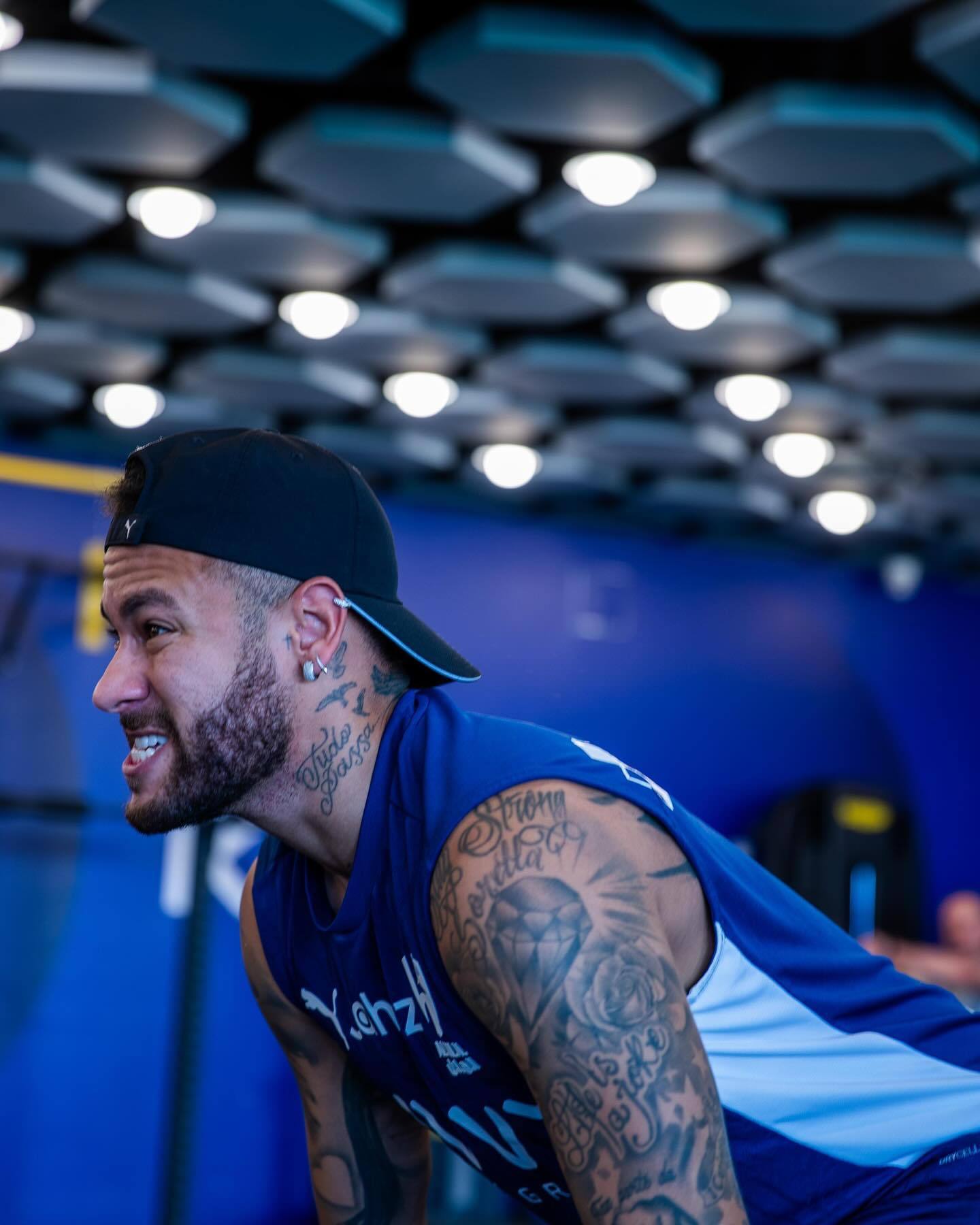 体坛记忆｜能逼出 “背手防守” 的男人，巅峰哈登的进攻到底有多离谱（体坛记忆｜巅峰哈登到底有多离谱？他曾逼出背手防守）