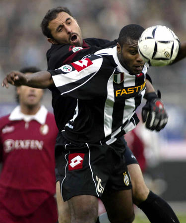 勇士年轻球员闪耀赛场（勇士小将赛场大放异彩）