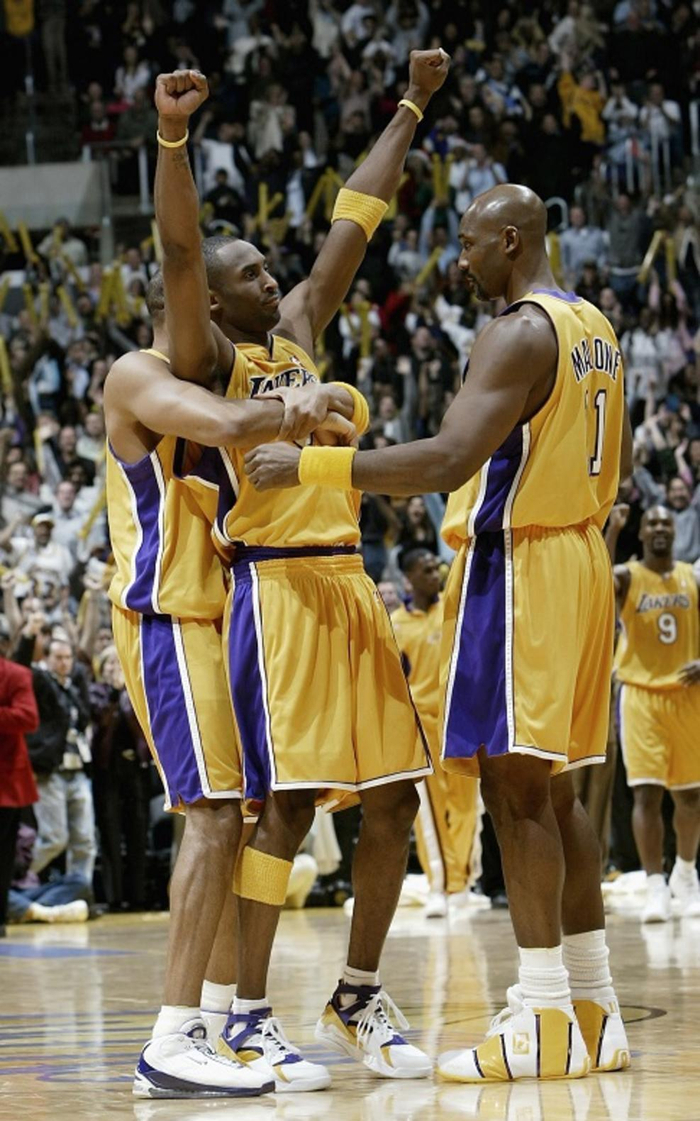 皇马公布欧冠战曼城名单：姆巴佩受伤仍入选，卡马文加缺席（皇马发布欧冠战曼城大名单：受伤姆巴佩仍随队，卡马文加落选）