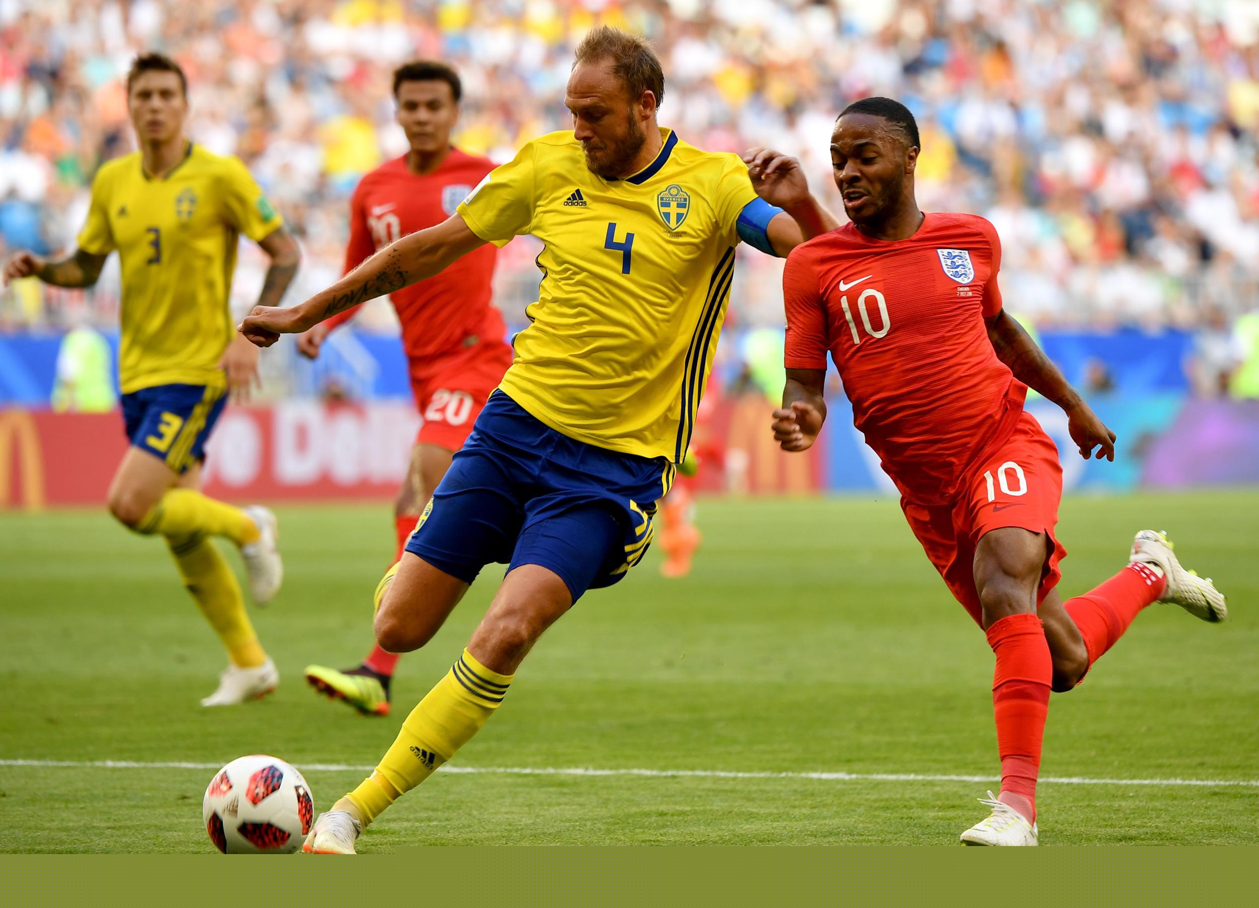 伊布社交媒体秀冠军数量 15个赛季拿13个联赛冠军（伊布社媒晒荣誉：15季斩获13座联赛桂冠）