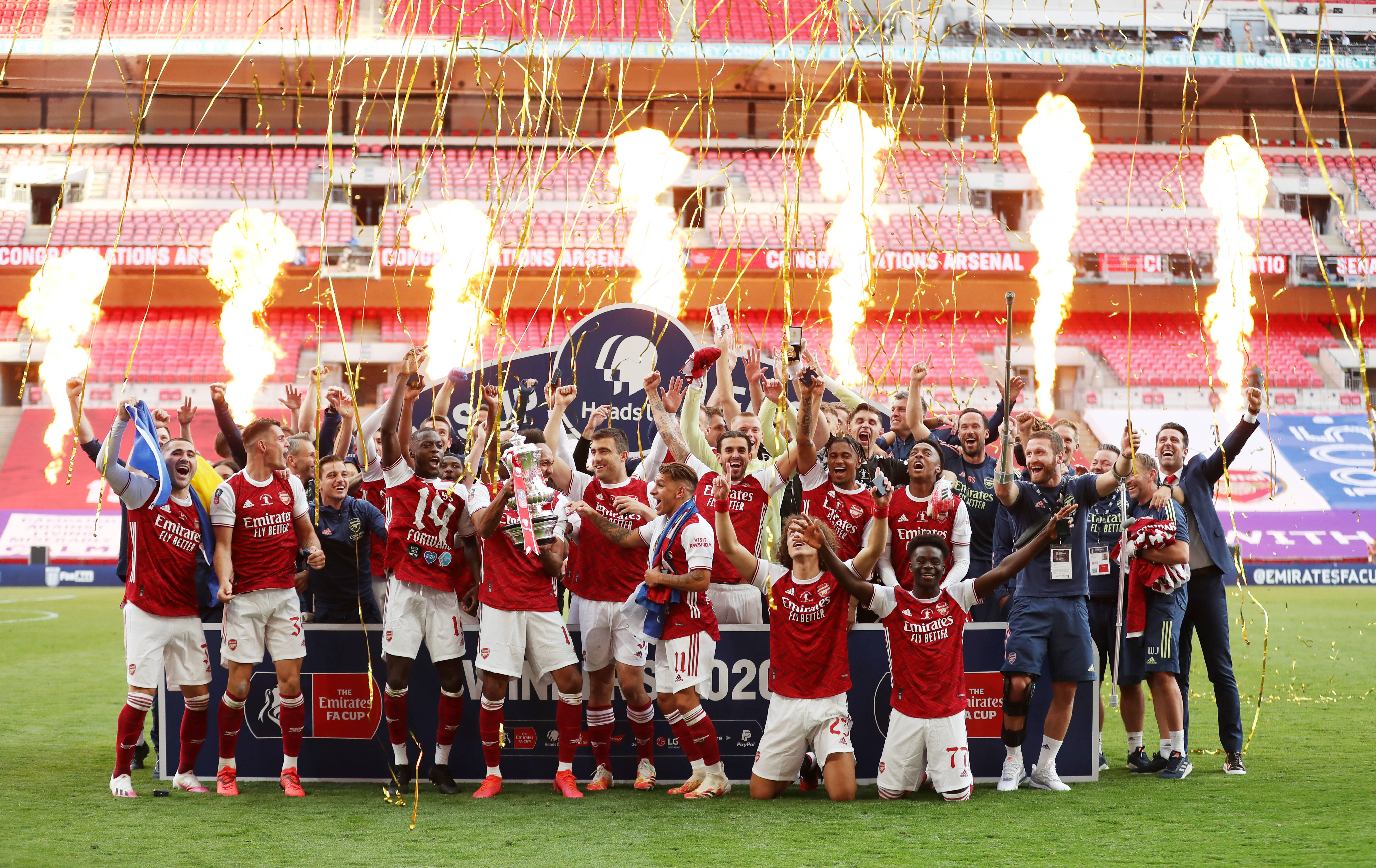 禁区内头球补射破门，毕津浩收获大连英博生涯首球（毕津浩禁区头球补射破网，收获大连英博处子球）