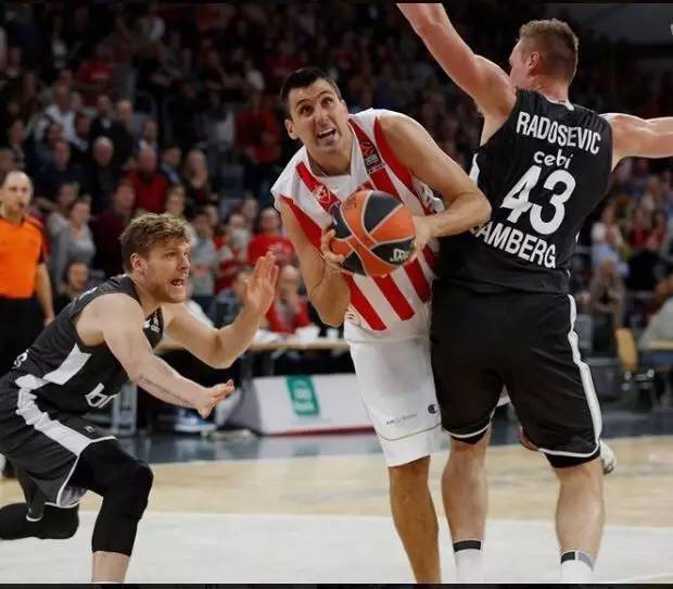 皇马TV抨击裁判：不管皇马踢得好不好，现实是裁判在给皇马使绊子（皇马电视台怒批裁判：无论皇马表现如何，裁判都在针对皇马）