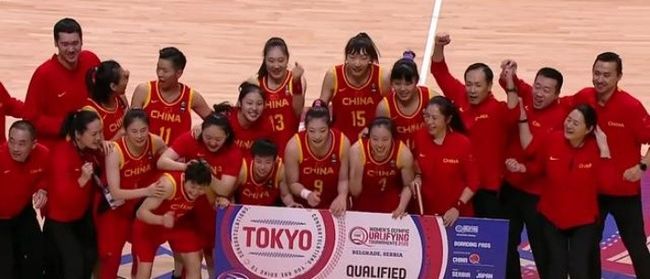 抽象，特朗普晒和C罗踢球的AI生成视频：C罗很聪明也很酷（特朗普晒AI合成与C罗踢球视频：称C罗聪明又酷）