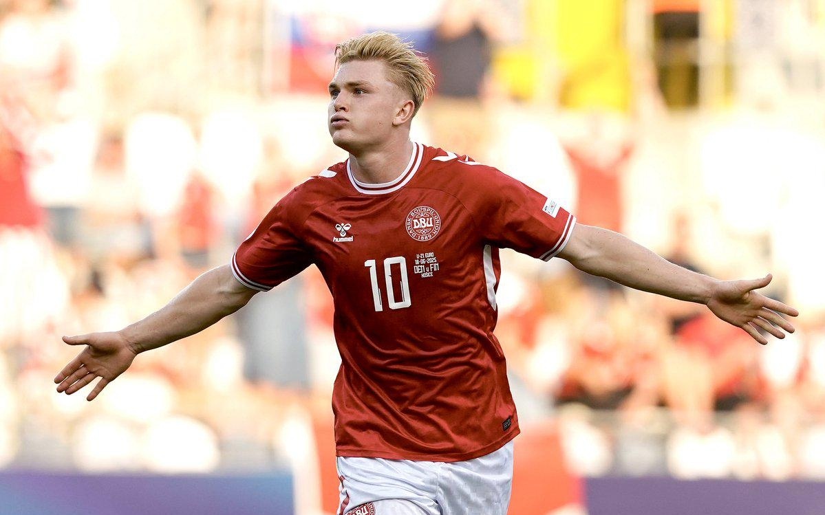 替补登场建功 教练换人奏效（替补立功，换人立竿见影）