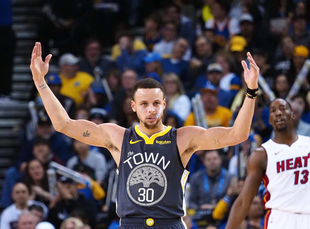 表现平平！阿德巴约13中6拿到16分10板4助 抢到4个前场篮板（发挥一般，阿德巴约13投6中得16分10篮板4助攻，抢下4个前场篮板）