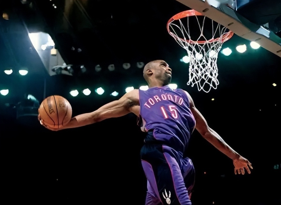 昔日冠军后卫！普尔半场9中4中拿11分3板3断 3+1和高难度上篮都有（曾夺冠后卫普尔半场9投4中拿下11分3板3断，3+1与高难度上篮均有展现）