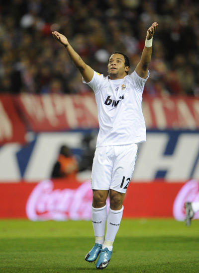 CBA：山东男篮主场不敌广东男篮（CBA赛场：山东男篮主场负于广东男篮）