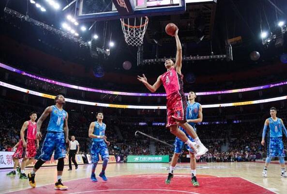 塔图姆：我不是会缺席比赛的人，只要队医允许我甚至能打野球（塔图姆：只要队医放行，我就不缺阵，野球也照打）