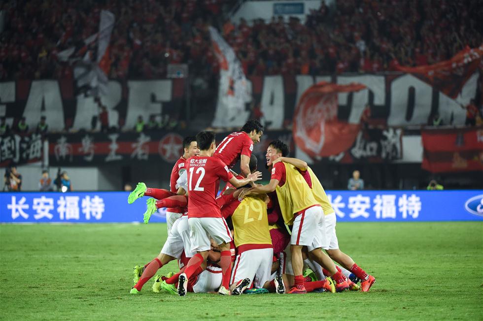 亚马尔是FIFPro最佳阵最年轻球员，也是今年得票最高外场球员（亚马尔入选FIFPro年度最佳阵容，创最年轻纪录并成今年外场得票王）