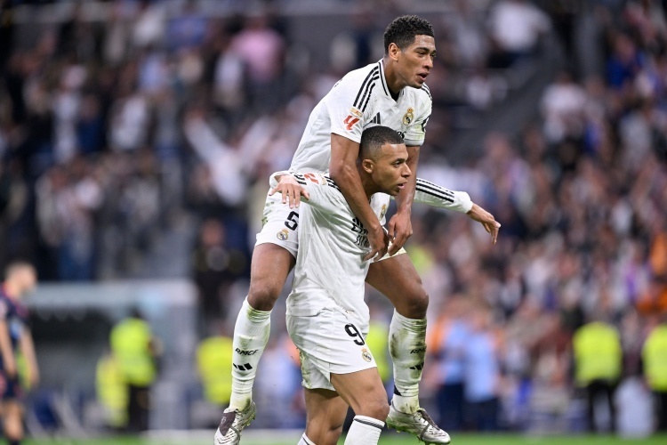 记者：昨晚阿代米和于根伟指导聊了挺久，阿代米哭了（记者称阿代米昨夜与于根伟指导长谈良久后落泪）