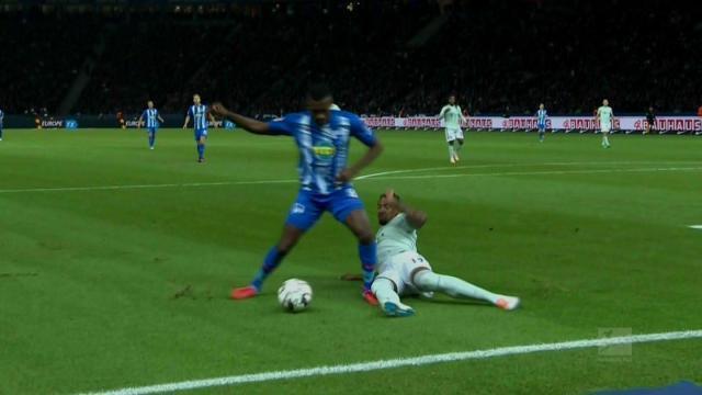 曼联平局再显不稳定，马兹拉维怒斥错失良机（曼联再遭平局暴露起伏，马兹拉维痛斥浪费良机）