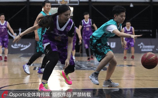 王钰栋承受多重压力，U21、中超、全运会三线作战疲惫不堪（U21、中超、全运会三线鏖战，王钰栋压力倍增疲态尽显）