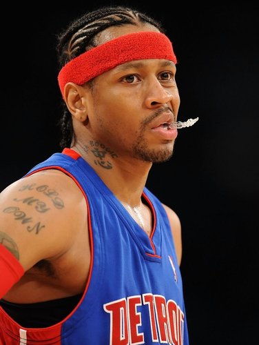 英超战报：利物浦2-1战胜曼联,（英超快讯：利物浦2-1击败曼联）