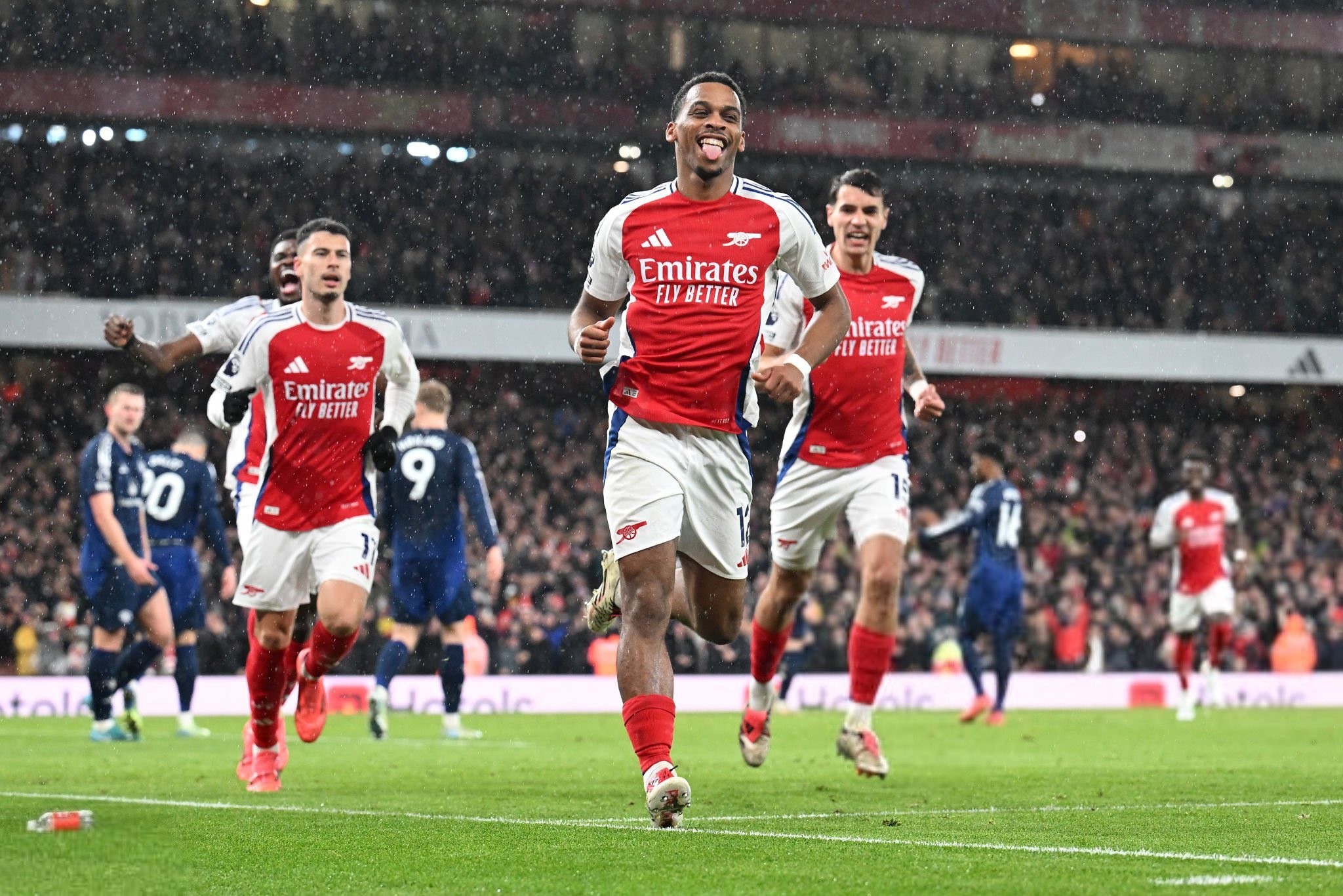 科内特3中1得2分8板1助：全面表现下的遗憾表现（科内特3投1中拿2分8篮板1助攻：全面数据难掩遗憾）