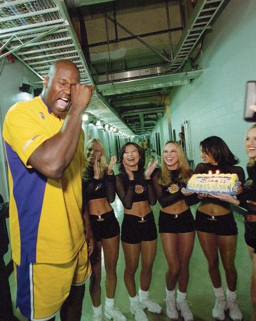 一只猫咪闯入罗马赛前发布会，加斯佩里尼：让它替我回答！（罗马赛前发布会遭猫乱入，加斯佩里尼：让它替我答！）