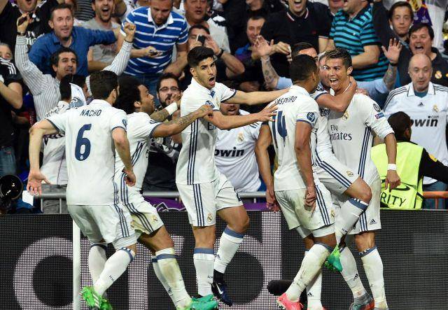 NBA：湖人险胜火箭 詹姆斯砍下38分（詹姆斯狂砍38分，湖人惊险力克火箭）