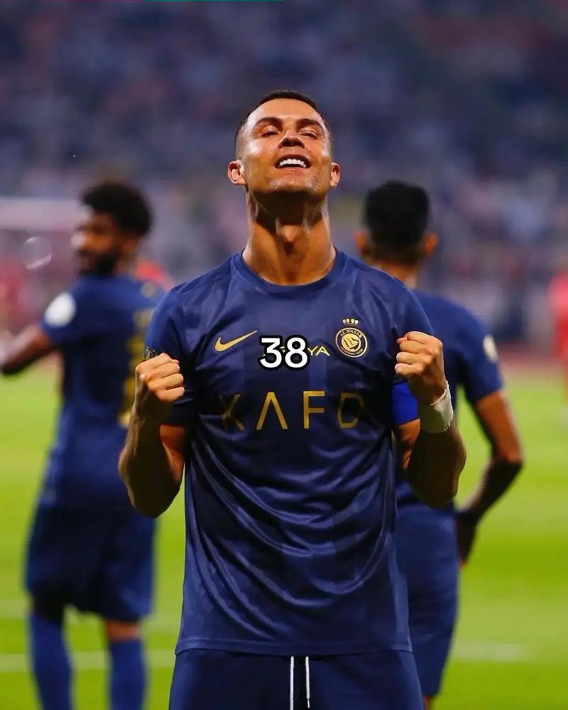 艾顿：雷迪克从不畏惧逆境 他展现出的韧性会带动每个人提升强度（艾顿：雷迪克无惧逆境 他的坚韧激励全队提升强度）