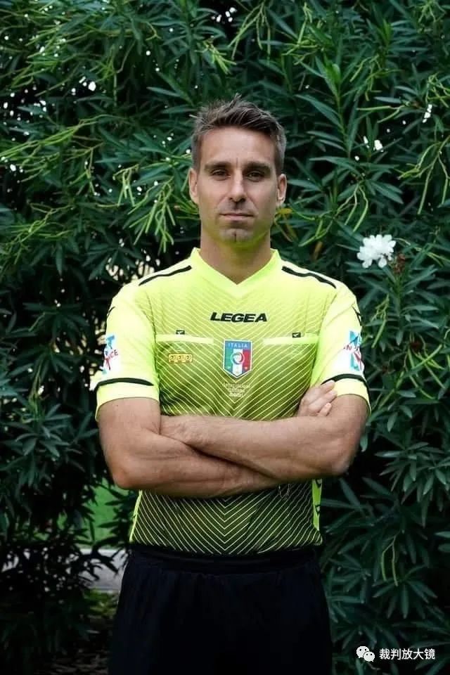 意媒：邓弗里斯的经纪人已换为巴拉特，为转会英超豪门做准备（意媒称邓弗里斯更换经纪人为巴拉特，疑为投奔英超豪门铺路）